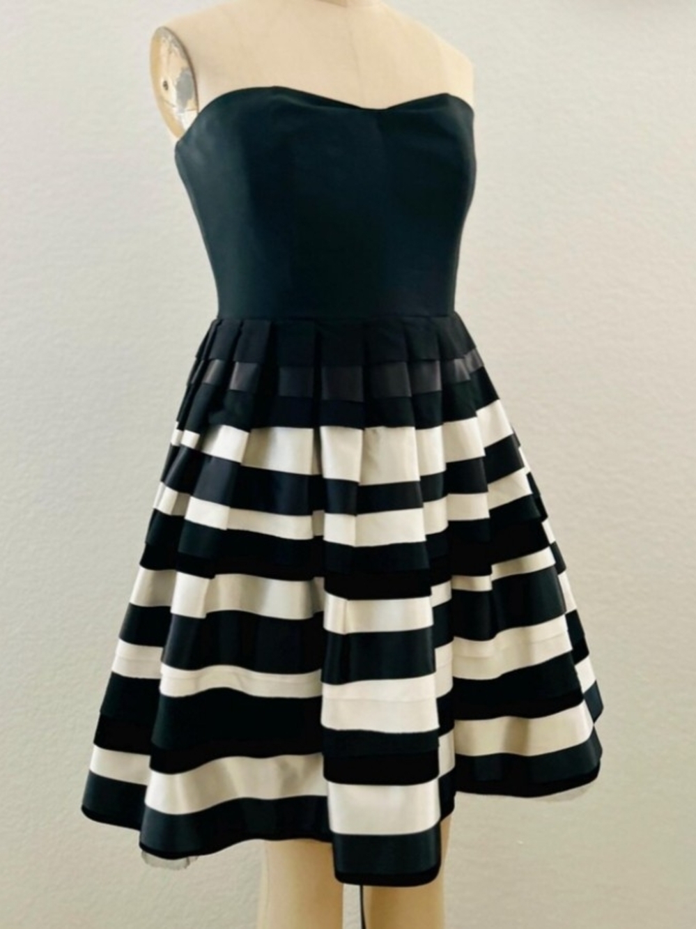 Alice+Olivia Strapless Black and White Pleated Fit-and-Flare Dress